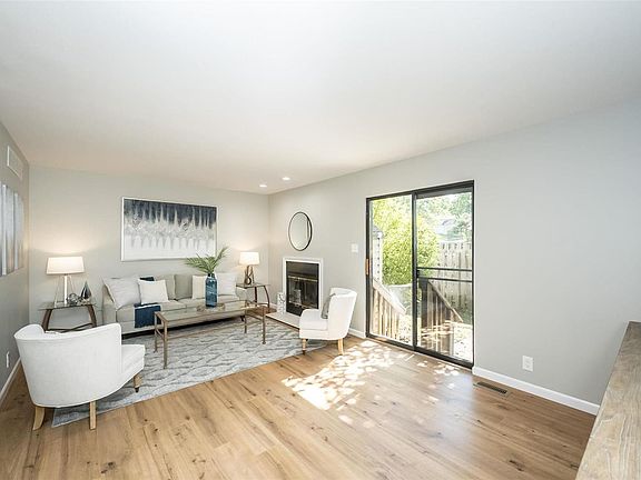 5th image of 11604 Cedar Walk Dr