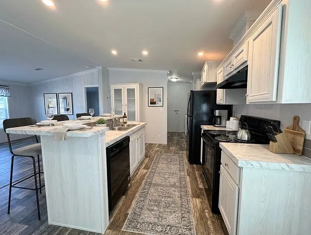 3 bed, 2.0 bath, 1120 sqft, $2,050 — Photo 2