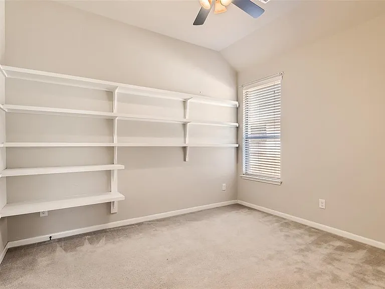 290 Maeves Way — Photo 10