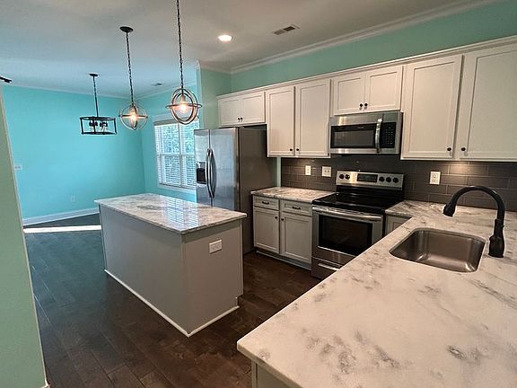 4th image of 27 Burgess Ave