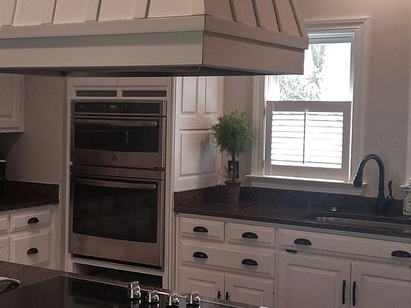 5th image of 958 S Lakeshore Dr