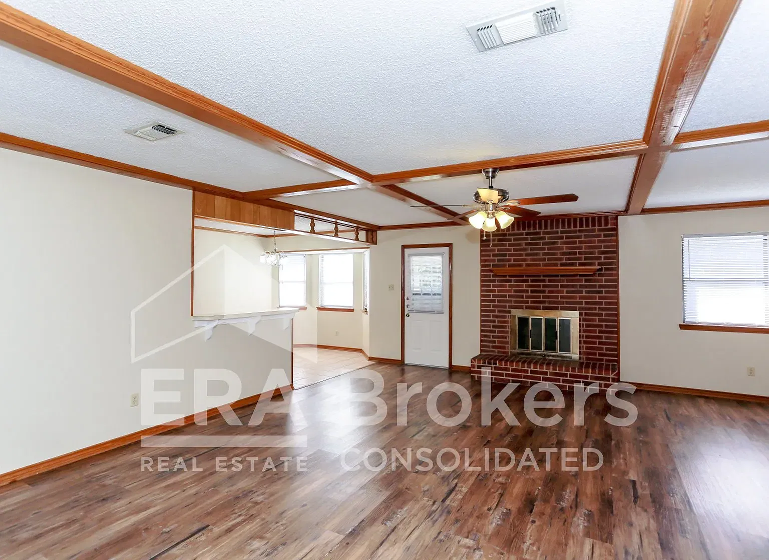 BRANDY224 — Photo 2
