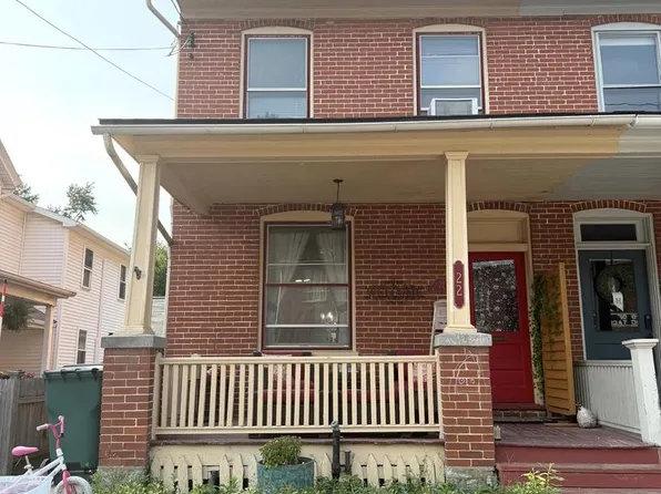 22 Miller St, Strasburg, PA 17579