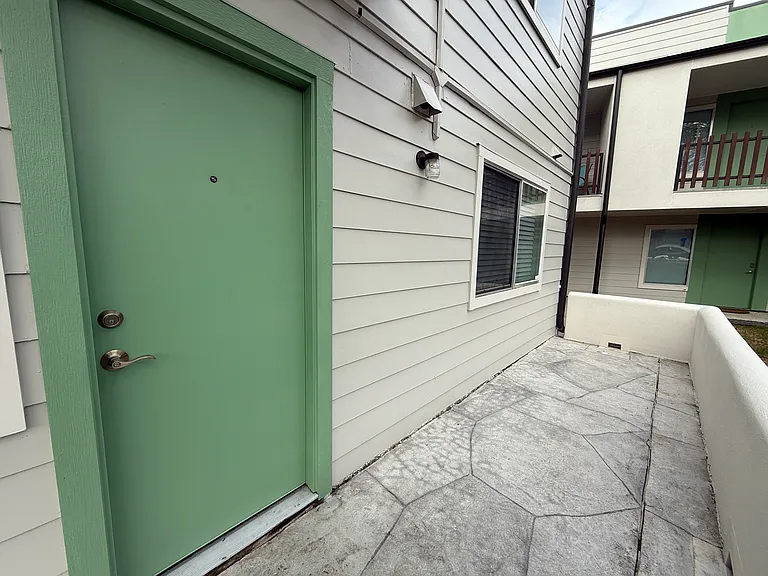 2200 Dickson Dr #101 — Photo 32