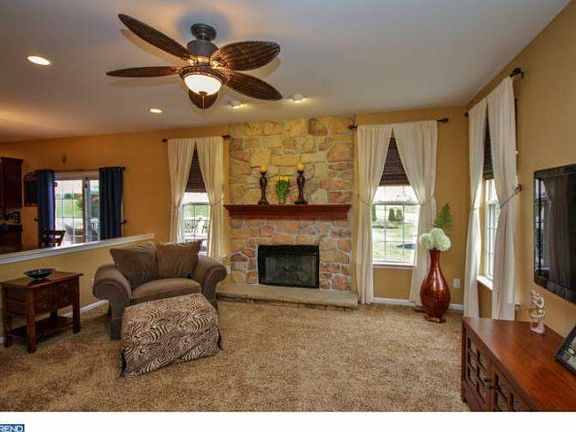 5th image of 11 Grovehill Ct
