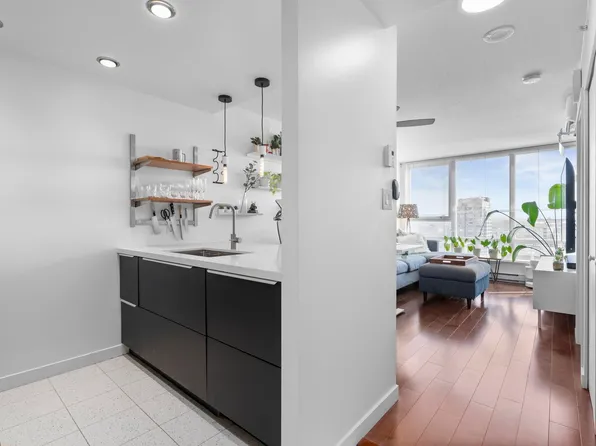 928 Beatty St #2903, Vancouver, BC V6Z 3G6