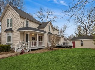 121 S Walkup Ave, Crystal Lake, IL