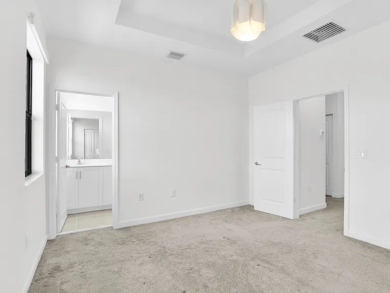 20610 NE 5th Pl — Photo 50