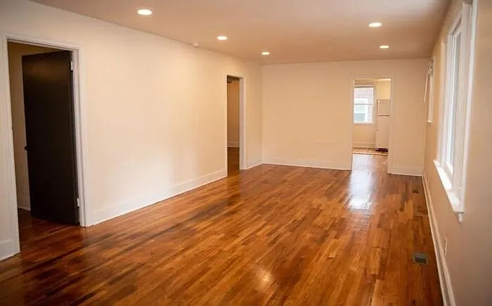 1420 S Kilbourne Rd — Photo 2