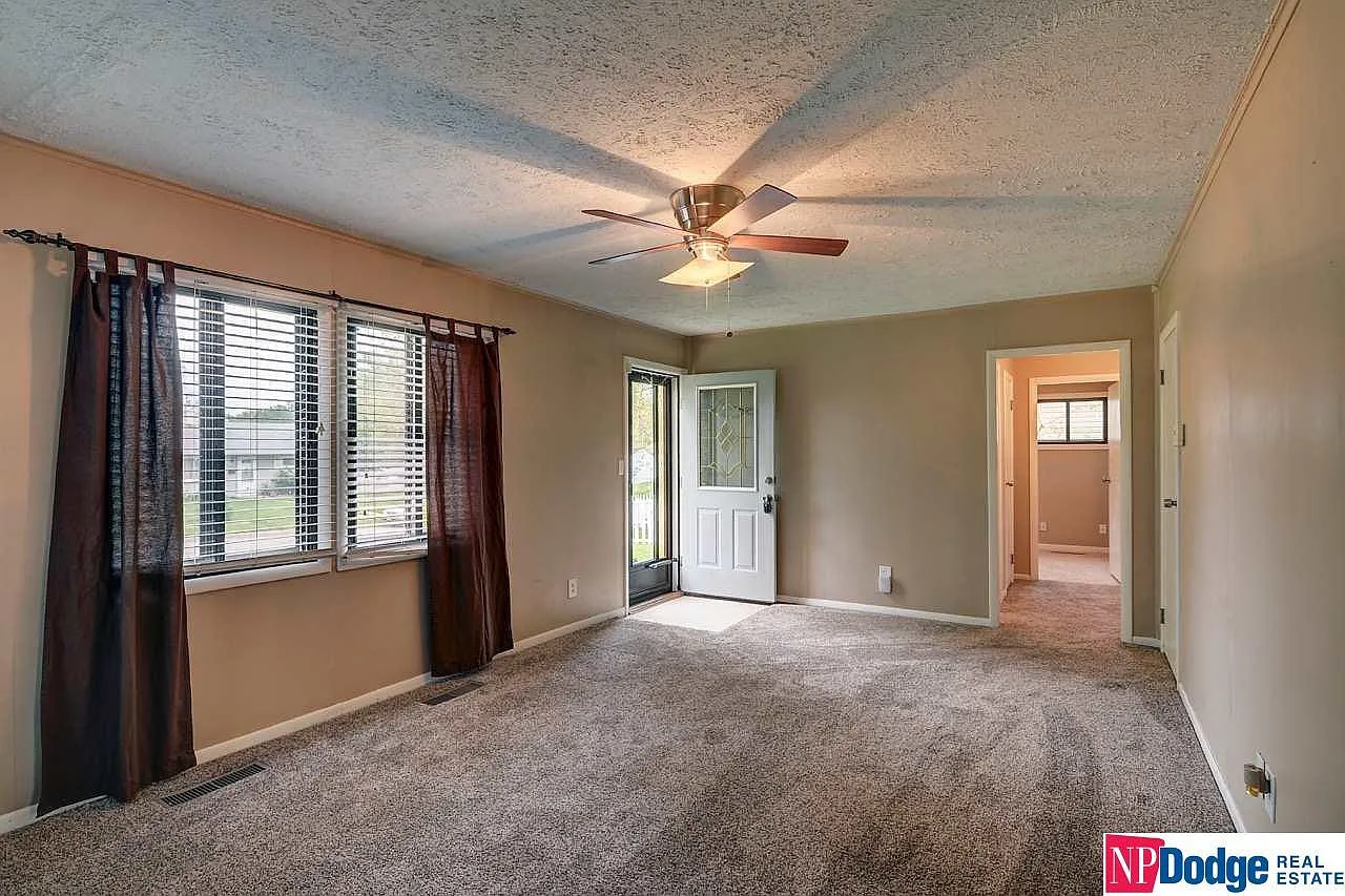 3 bed, 864 sqft, $1,775 — Photo 3