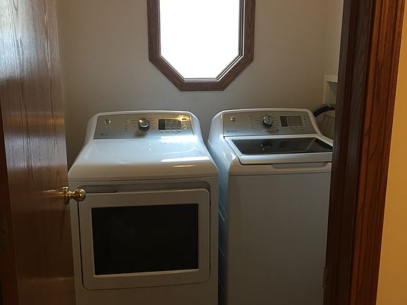 5th image of 8821 Prairie Village Cir