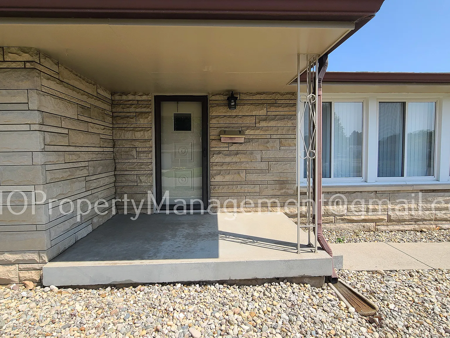 3 bed, 1.5 bath, 2325 sqft, $1,900 — Photo 4