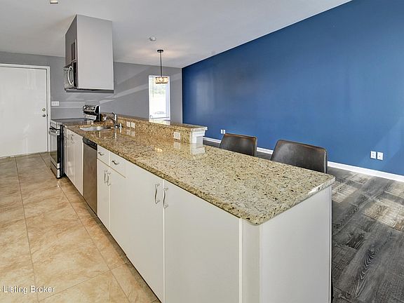 5th image of 2745 Grinstead Dr APT 208
