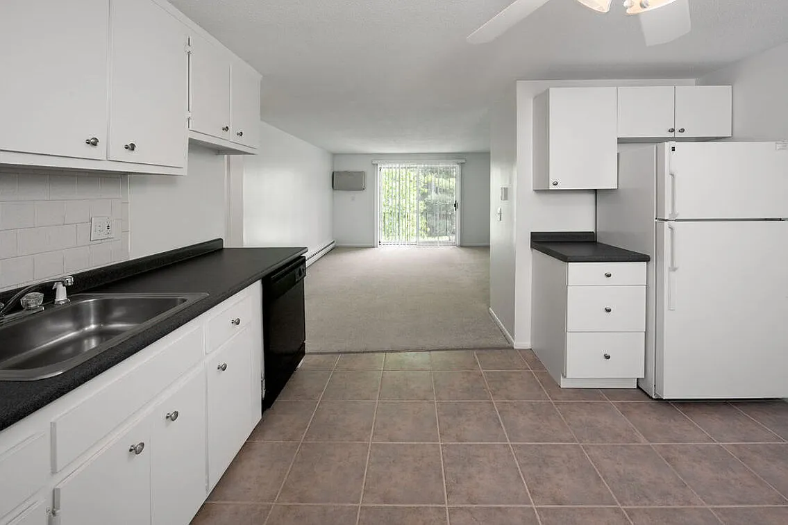 Sagamore Court — Photo 1