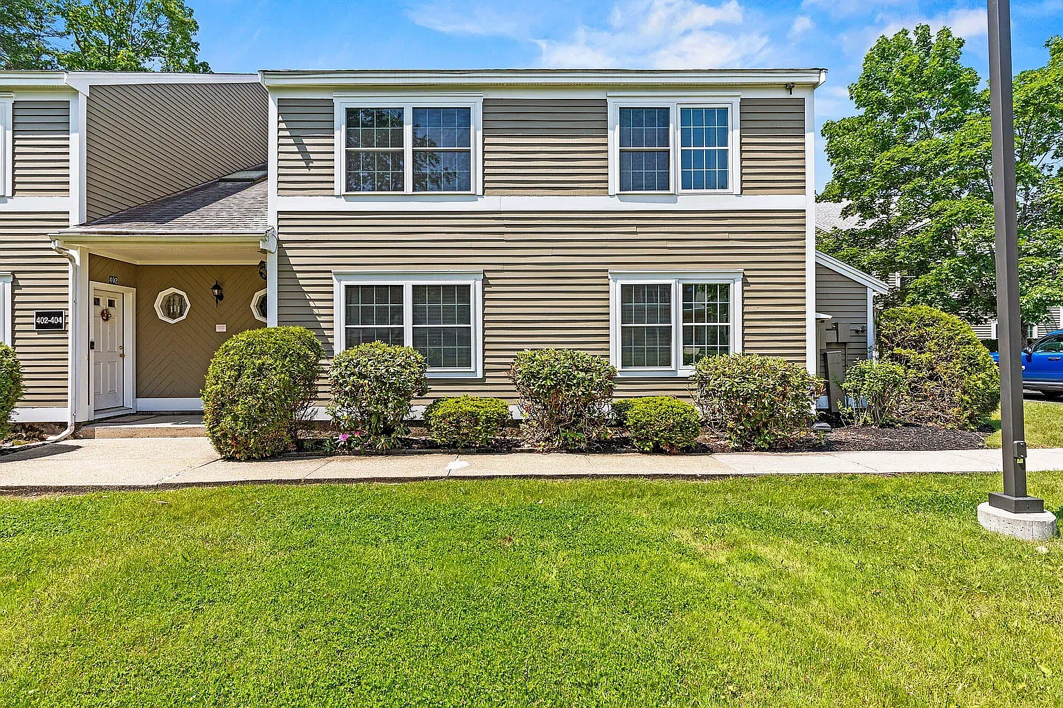 3 bed, 2.5 bath, 2200 sqft, $3,300 — Photo 1