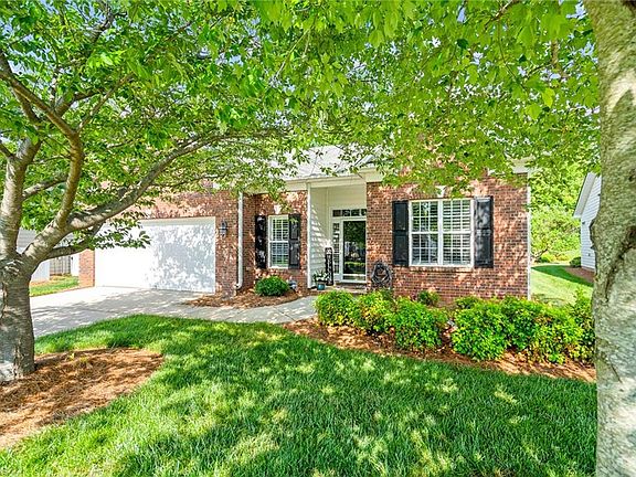 2nd image of 4816 Lake Laurel Ct