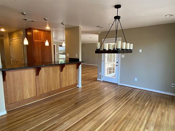 4th image of 4810 Creekbend Dr