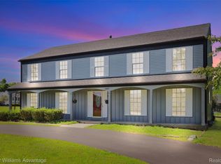5262 Kingsfield Dr, West Bloomfield, MI 48322
