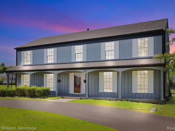 5262 Kingsfield Dr, West Bloomfield, MI 48322