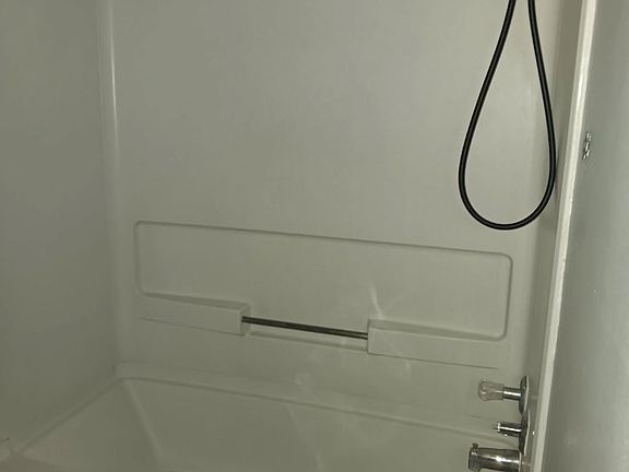 5th image of 466 Cedarview Ct