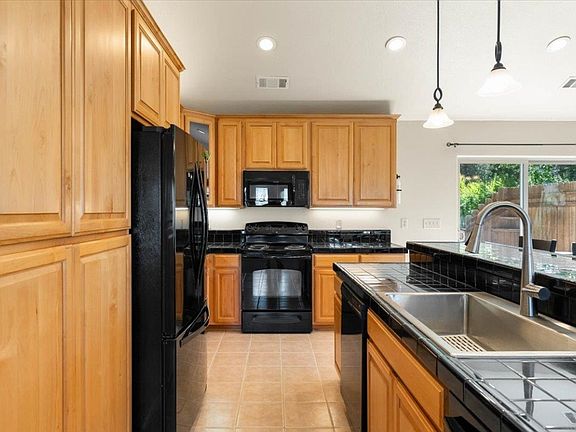 3rd image of 5322 Muskrat Rd