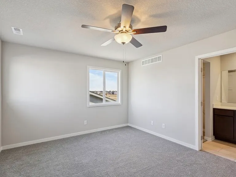 430 NW Compass Ave — Photo 8