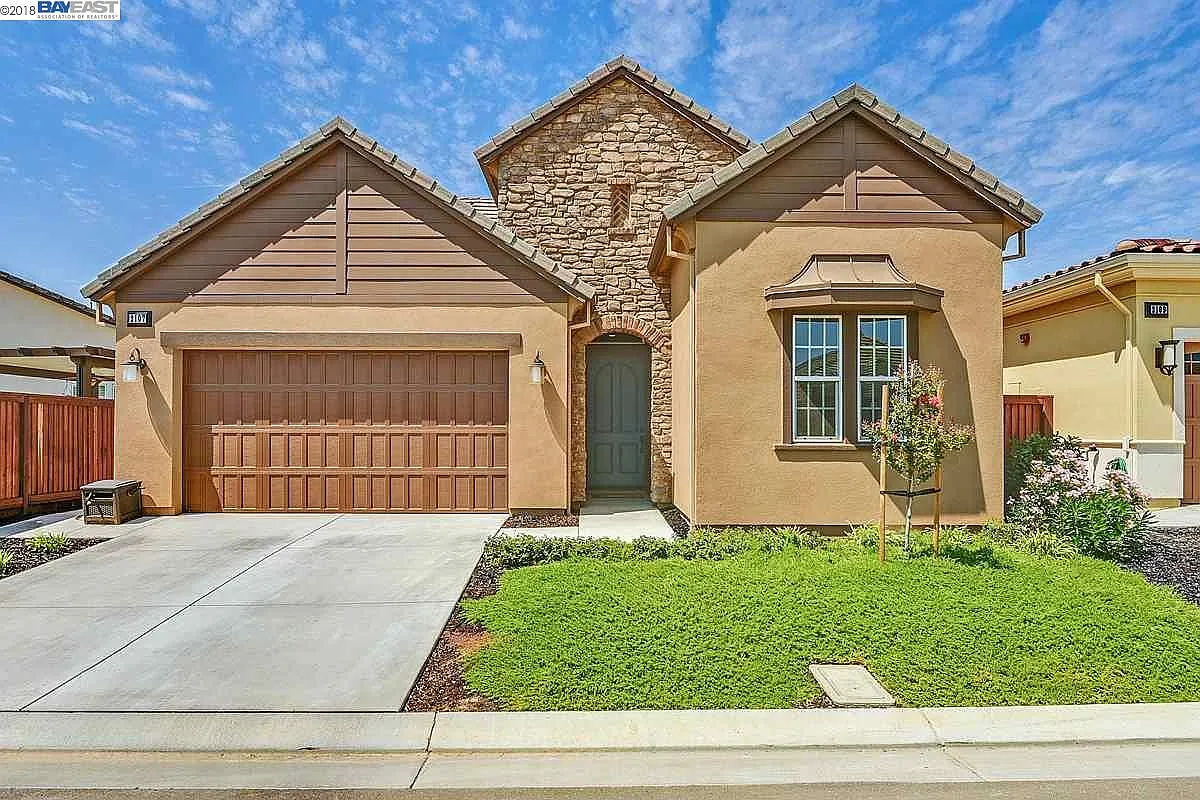 2107 Rioja Way photo 1