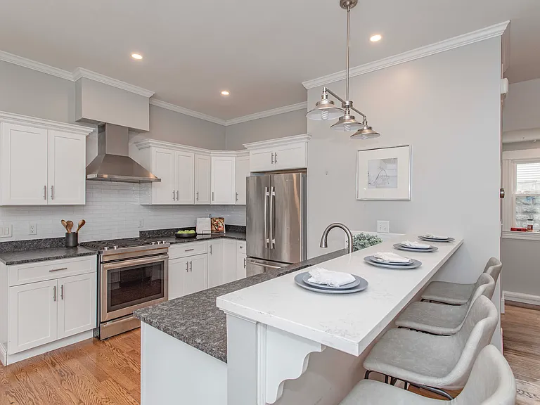 40 Harvard St #A — Photo 8