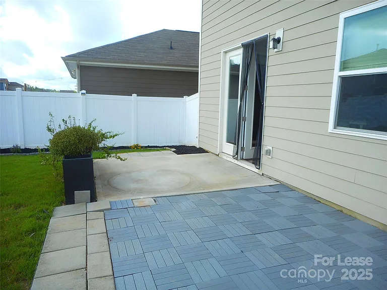 3058 Eastcott Ave — Photo 5