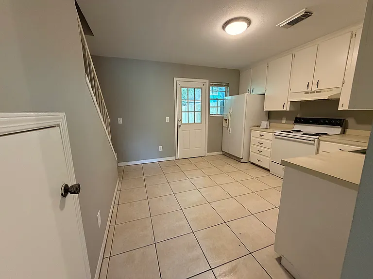 2107 Langley Ave — Photo 6
