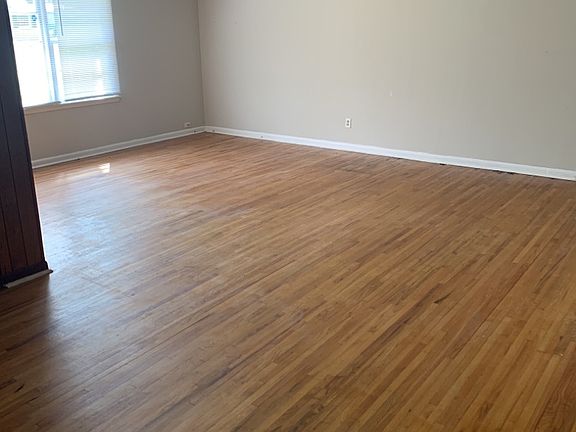 3rd image of 1419 Beaumont Dr