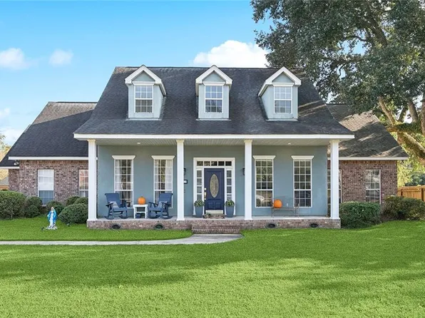 717 River Oaks Dr, Covington, LA 70433