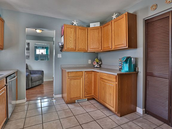 5th image of 28938 Marquette St