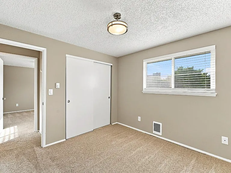 212 N J St #7 — Photo 9