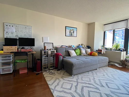 Rented by BATTERY PARK CITY RESIDENTIAL LLC | media 4