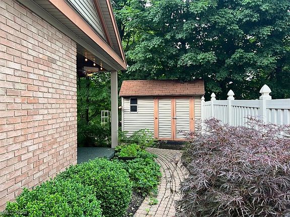 3rd image of 258 Manor Dr
