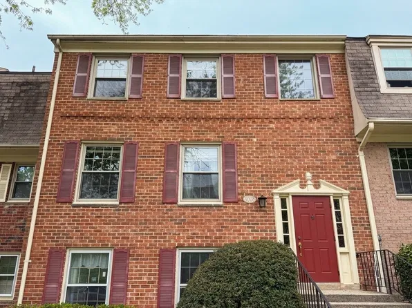 6008 Westchester Park Dr APT T2, College Park, MD 20740