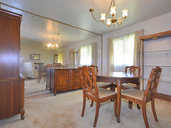 3rd image of 3221 Crestwood Ln