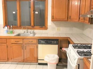 22 Marcella St APT 2, Cambridge, MA 02141