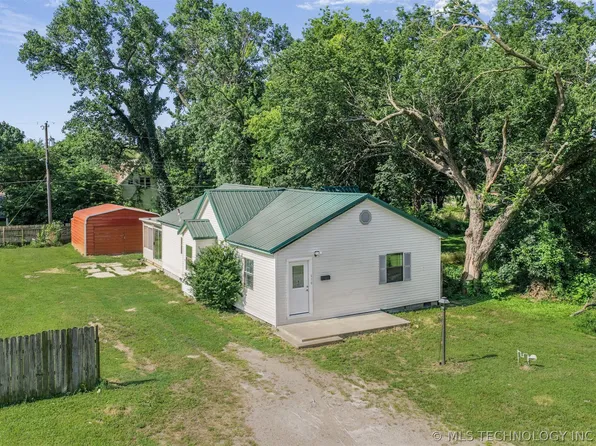 610 E 5th St, Dewey, OK 74029