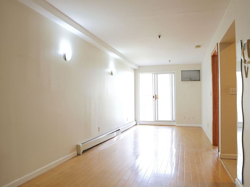 1st image of 3074 30th St APT 2R