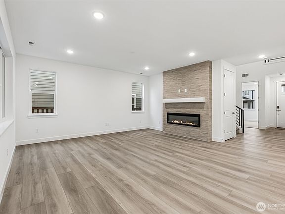 4th image of 14528 203rd Avenue E #846