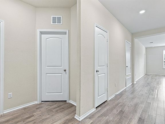 4th image of 172 Gunther Way