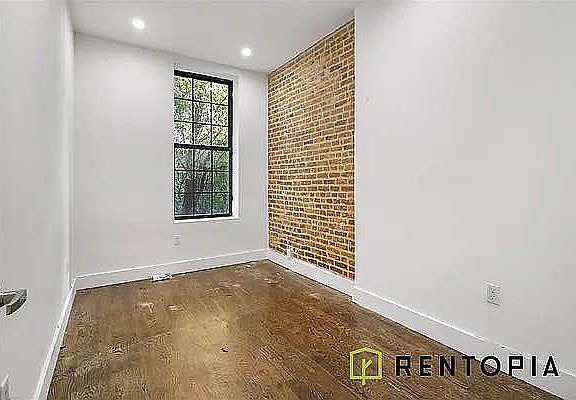 4th image of 558 Kosciuszko St #1B