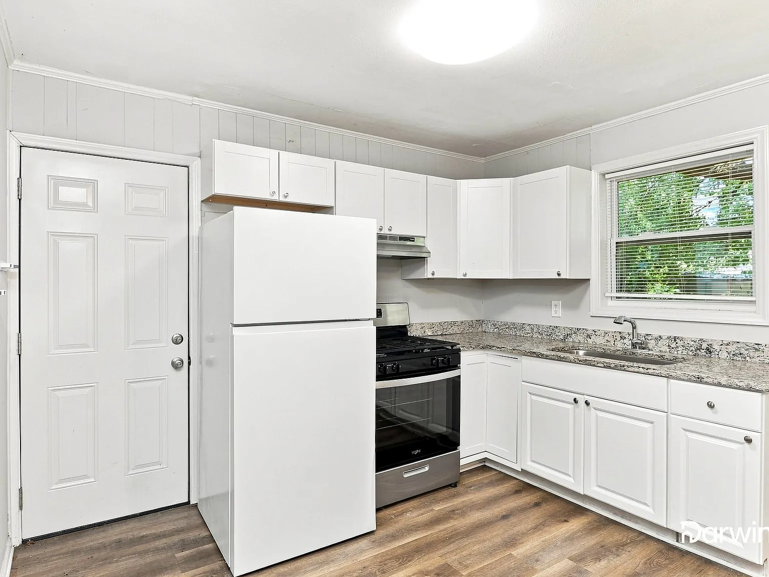 3 bed, 1.0 bath, 941 sqft, $1,365 — Photo 3