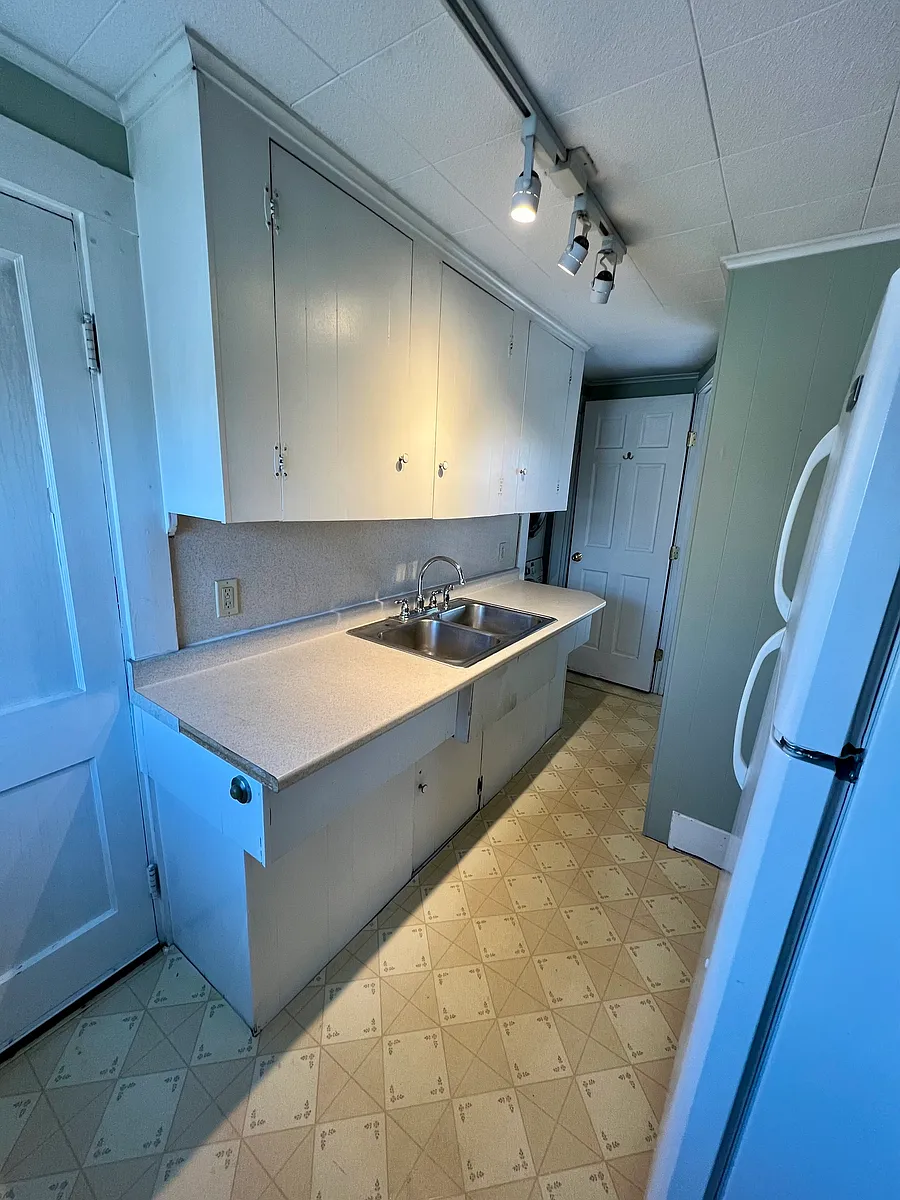 Building Photo - 43 Spruce St #B