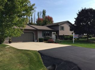 1024 Wylde Oak Dr, Oshkosh, WI 54904