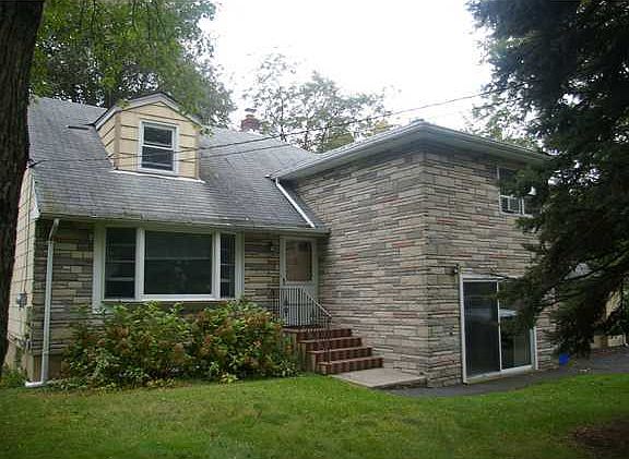 2nd image of 172 Quaspeck Blvd