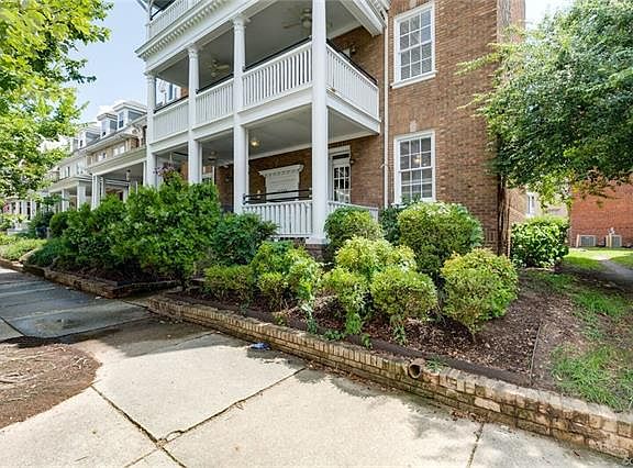 4th image of 2735 W Grace St APT 2