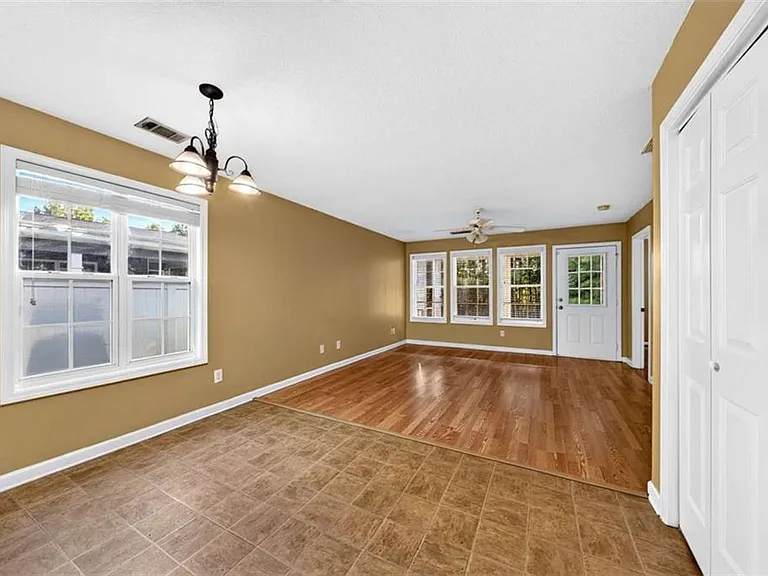 744 W Vincent Dr — Photo 17
